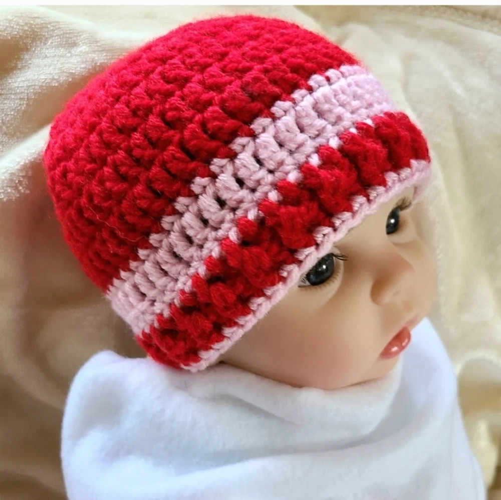 Newborn baby girl set, booties and beanie